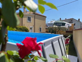 Отель Holiday House Emma  Пула